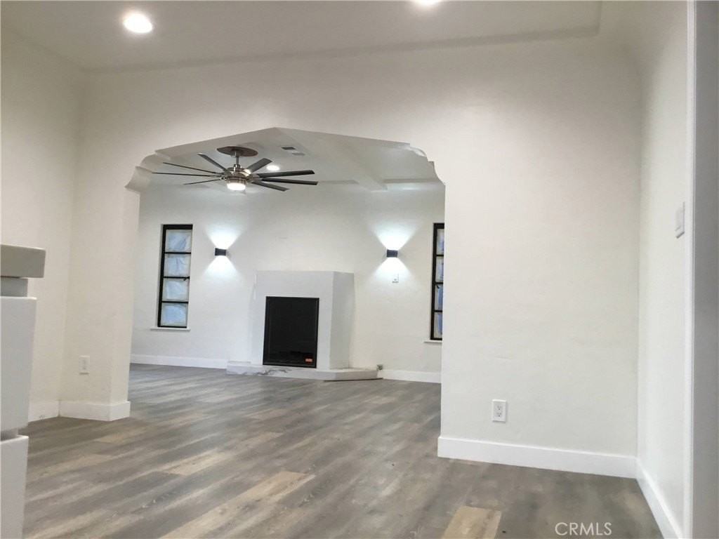 1574 N Orange Grove Ave - Photo 7 of 35