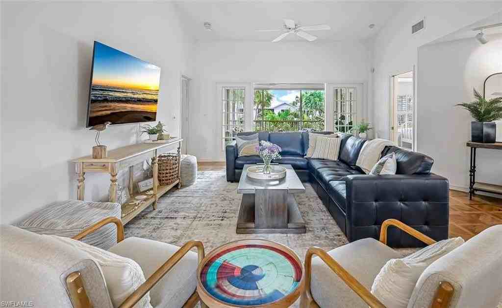 433 2nd St S #B202 - Photo 7 of 31