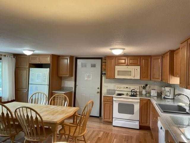 43 Piney Point Rd - Photo 4 of 15