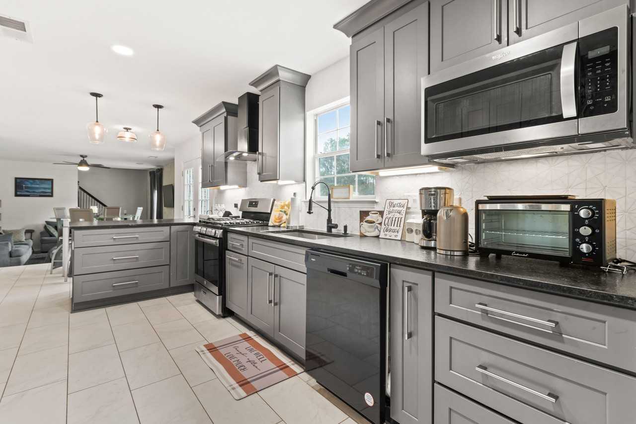 Berryhill Dr - Photo 2 of 7