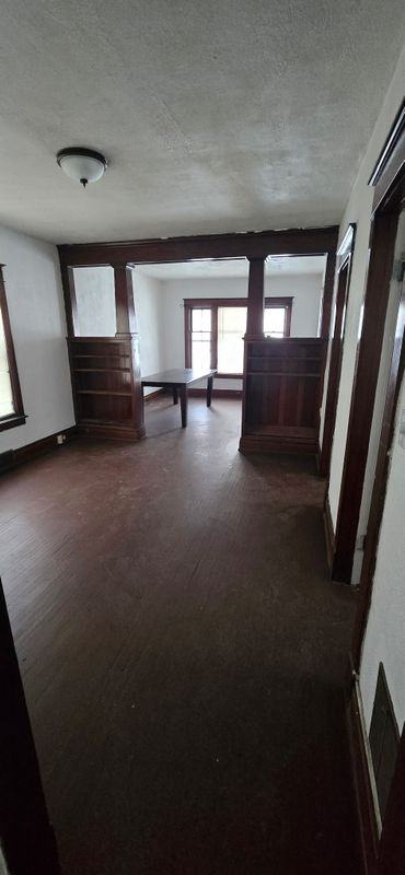 627 Wyoming Ave - Photo 2 of 8