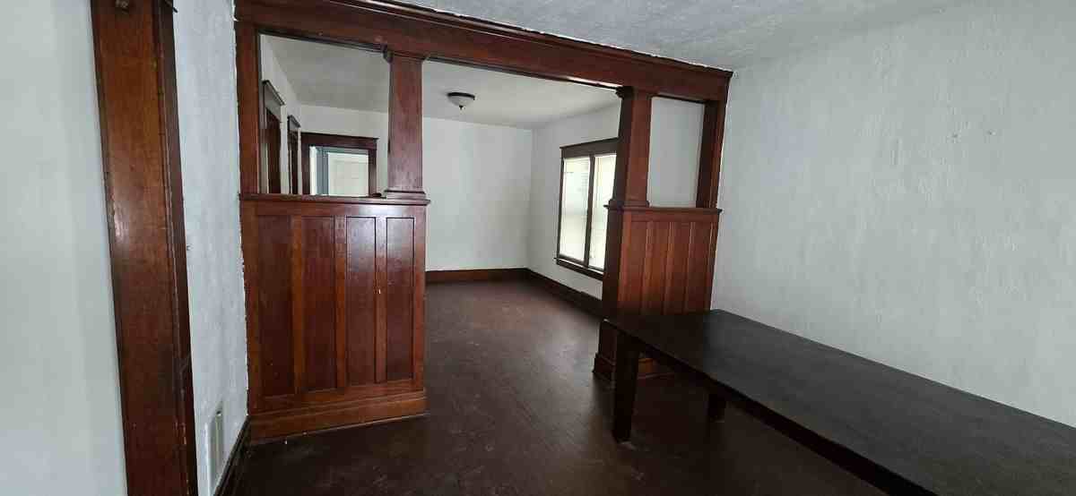 627 Wyoming Ave - Photo 3 of 8