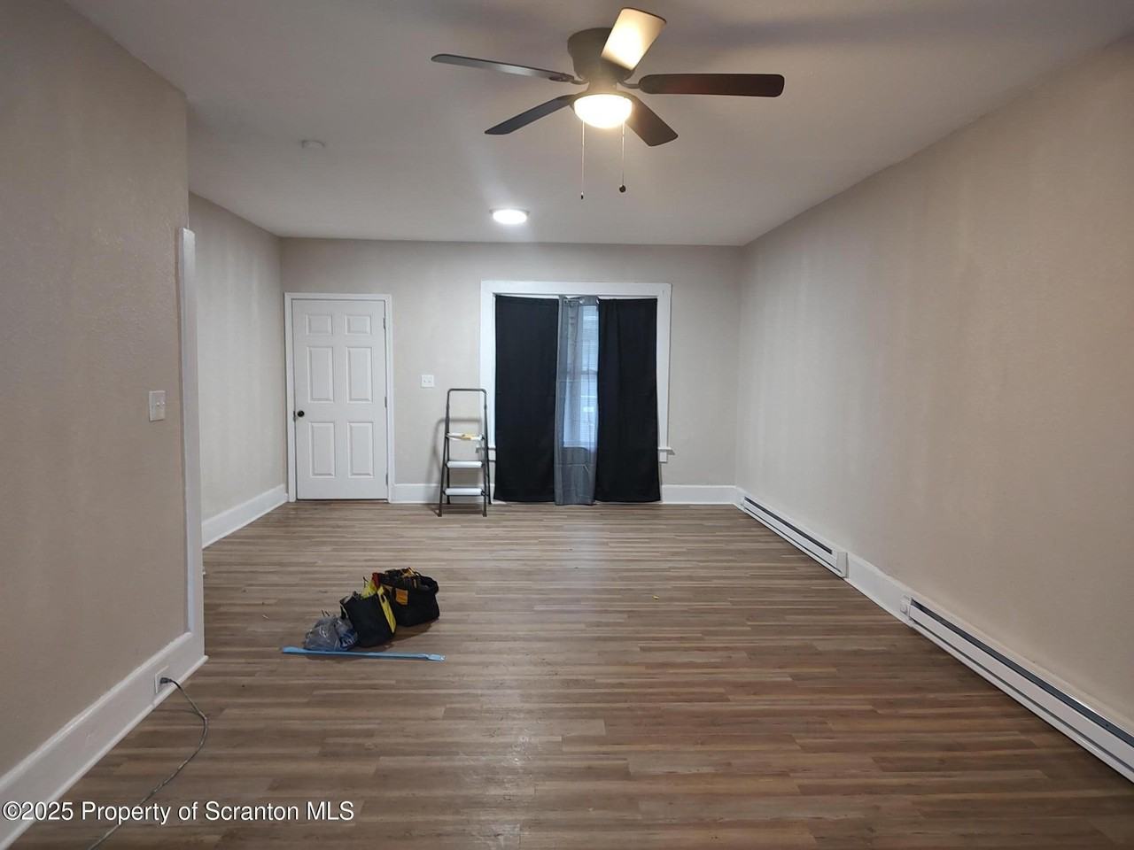 1012 Snyder Ave - Photo 2 of 13