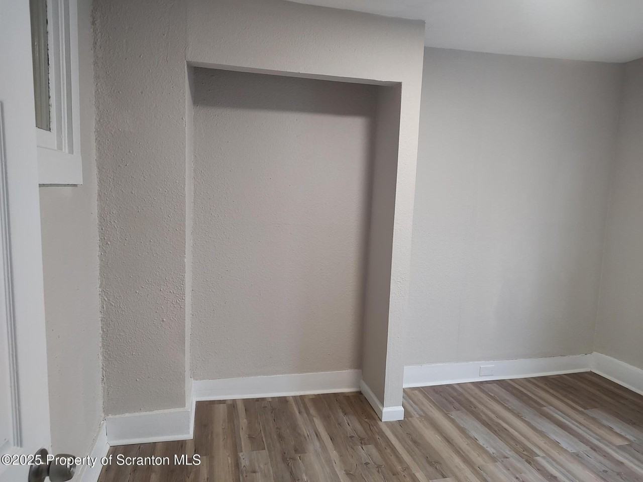 1012 Snyder Ave - Photo 5 of 13