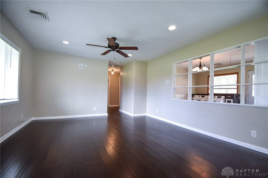 4887 Sheller Ave - Photo 5 of 37