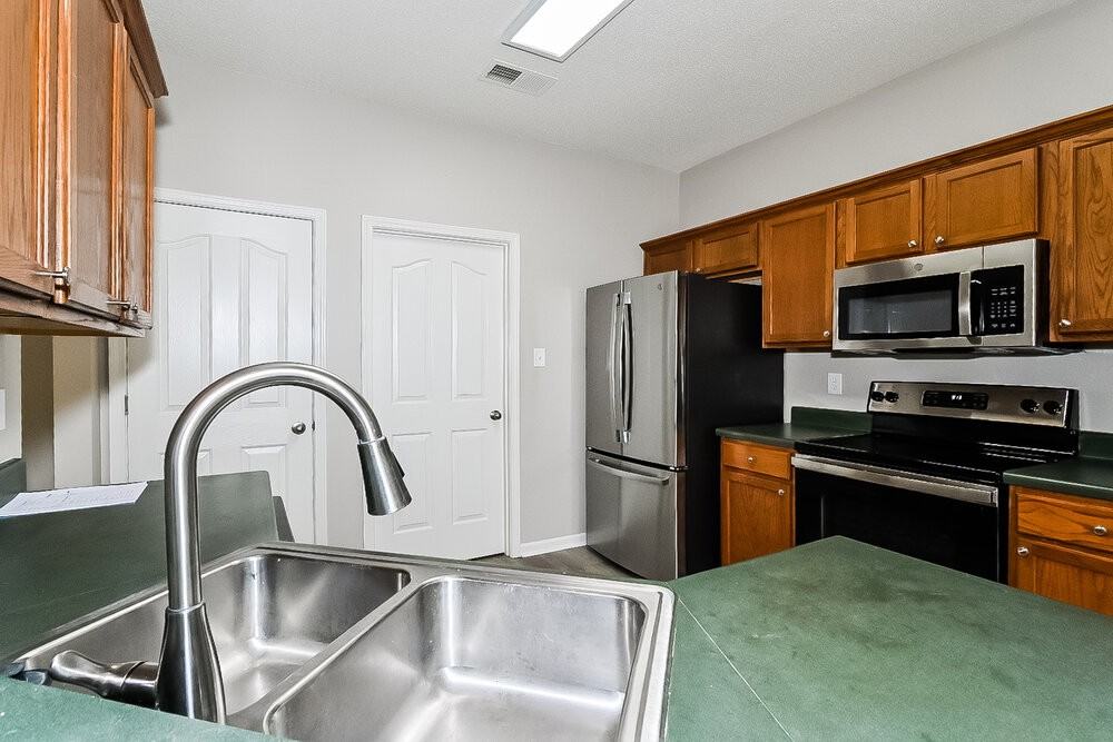 5801 Michaelson Dr - Photo 7 of 16