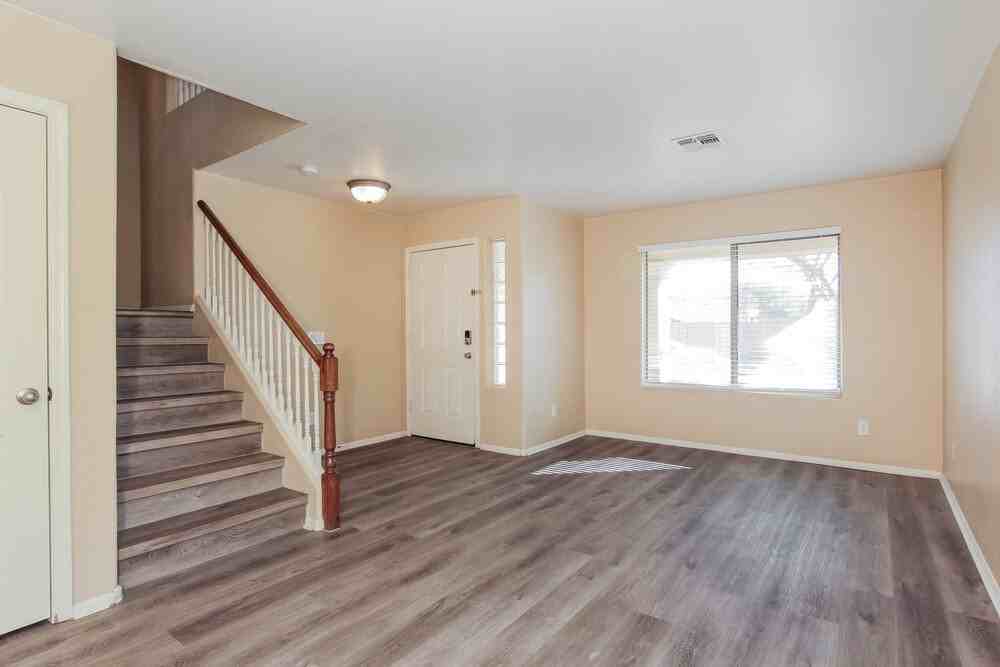 7816 S 48th Dr - Photo 4 of 17