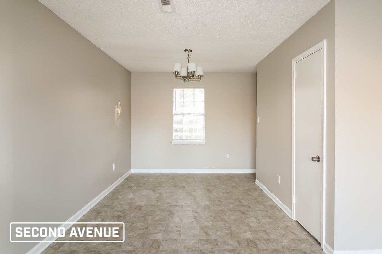 1739 Huntington Dr - Photo 4 of 22
