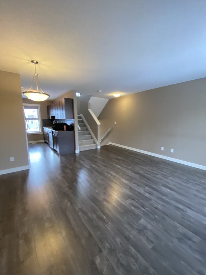 Beautiful 2 Bedroom 2 Bathroom Townhouse*Pet Friendly*Finished Basement!! - Photo 3 of 6