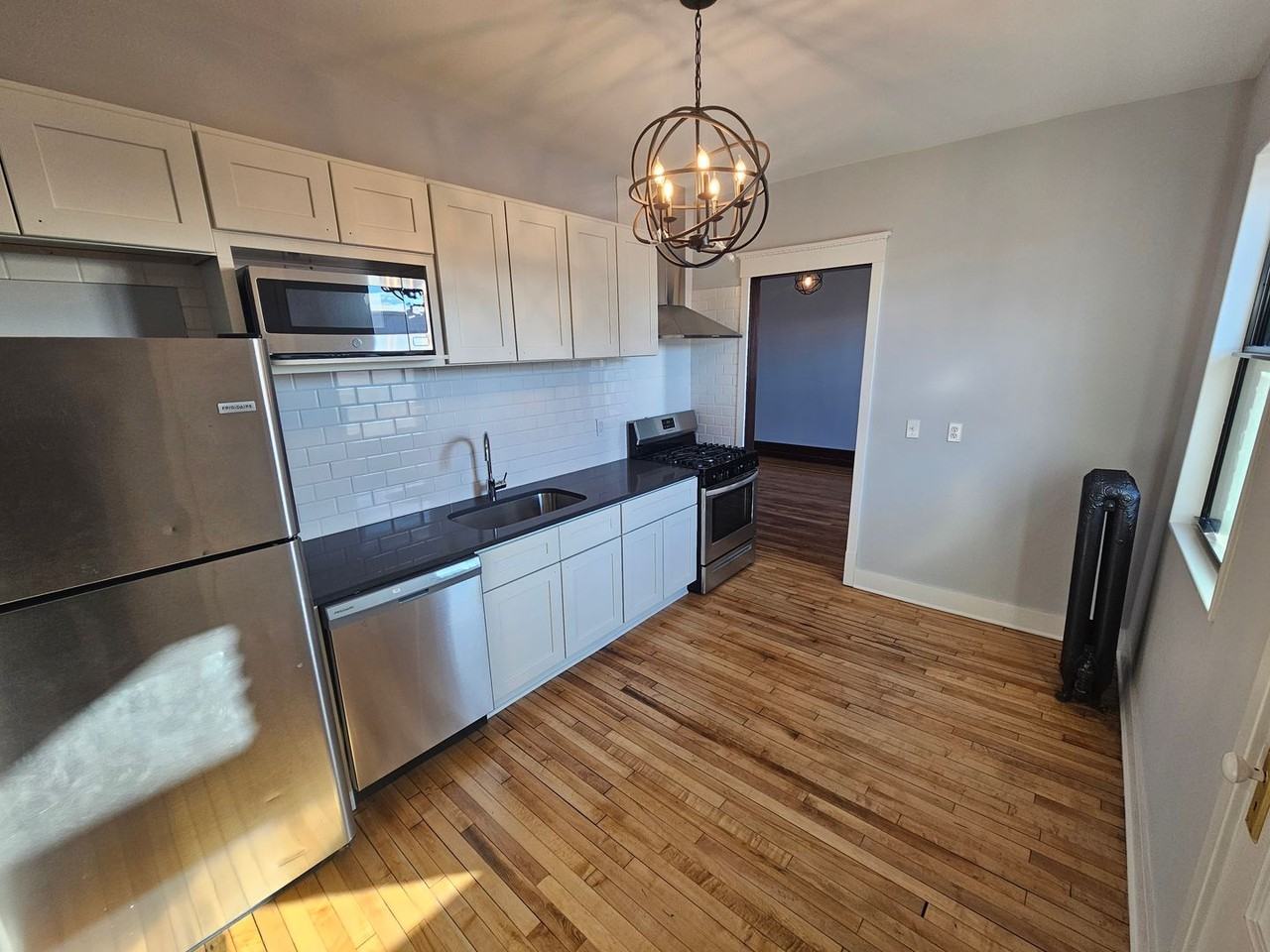 905 - Photo 3 of 26