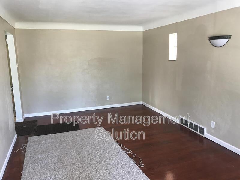 4737 Plover Ave - Photo 4 of 11