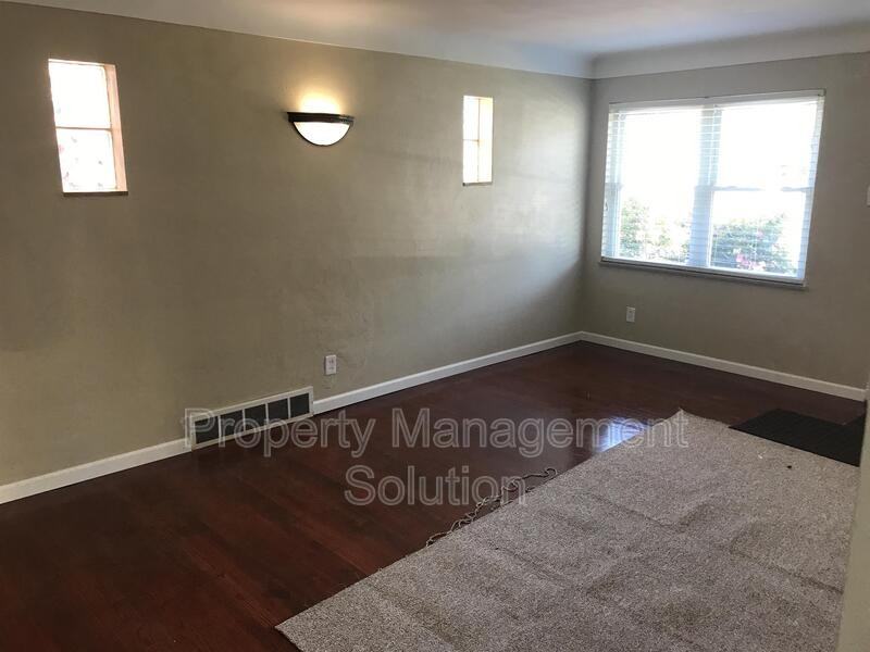 4737 Plover Ave - Photo 5 of 11