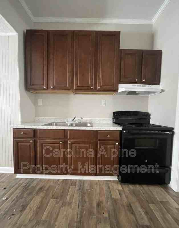 1019 Dodd St - Photo 2 of 16