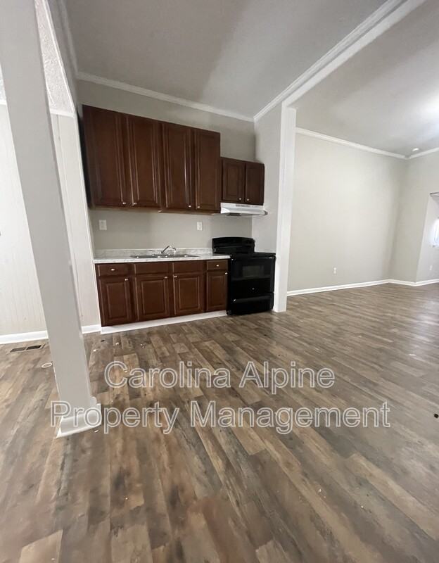 1019 Dodd St - Photo 3 of 16