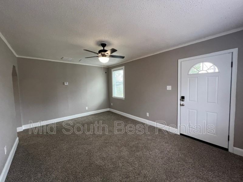 818 E Waldorf Ave - Photo 2 of 8