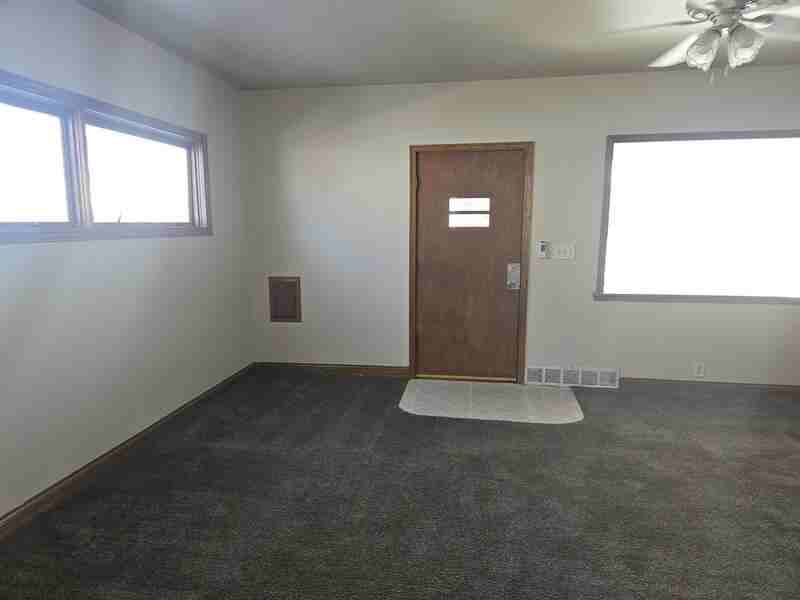 721 W Lawrence St - Photo 3 of 21
