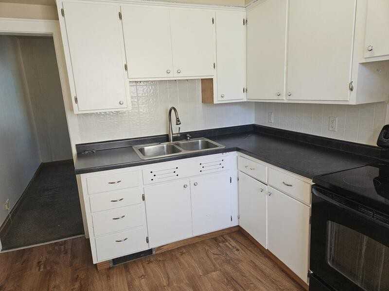 721 W Lawrence St - Photo 5 of 21
