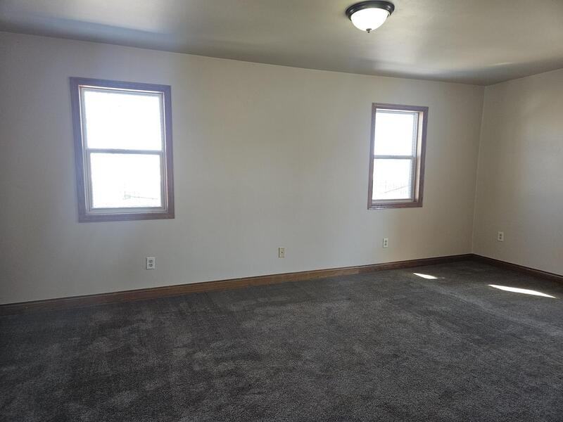 721 W Lawrence St - Photo 7 of 21