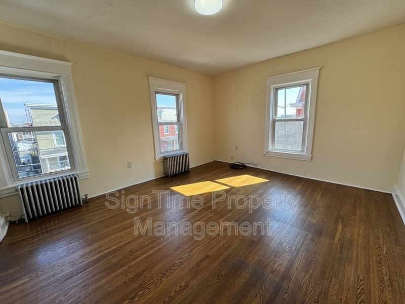 819 Washington Ave - Photo 3 of 12