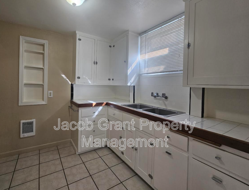 1020 Lake Ave #1 - Photo 5 of 12