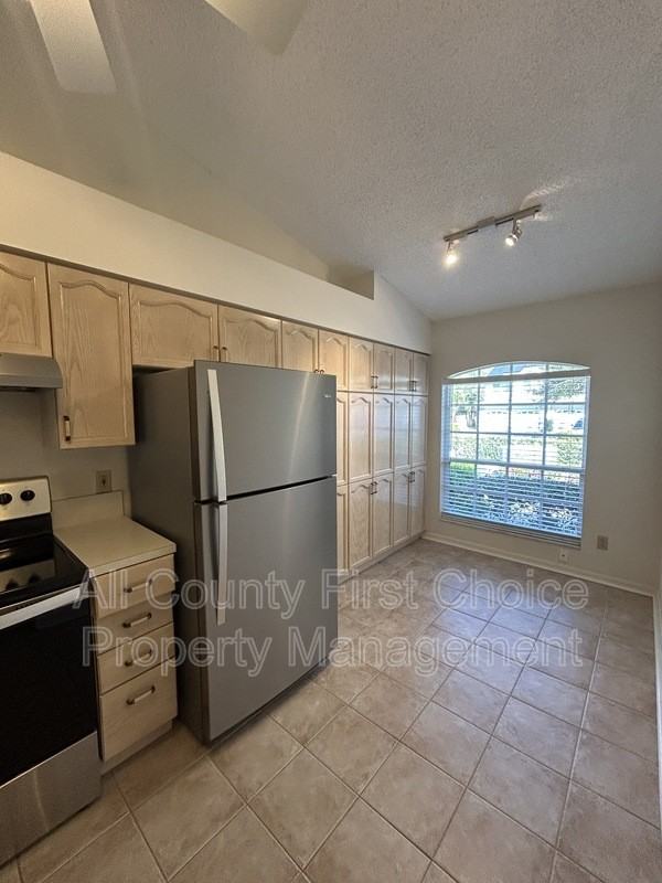 2525 Stony Brook Ln - Photo 3 of 26