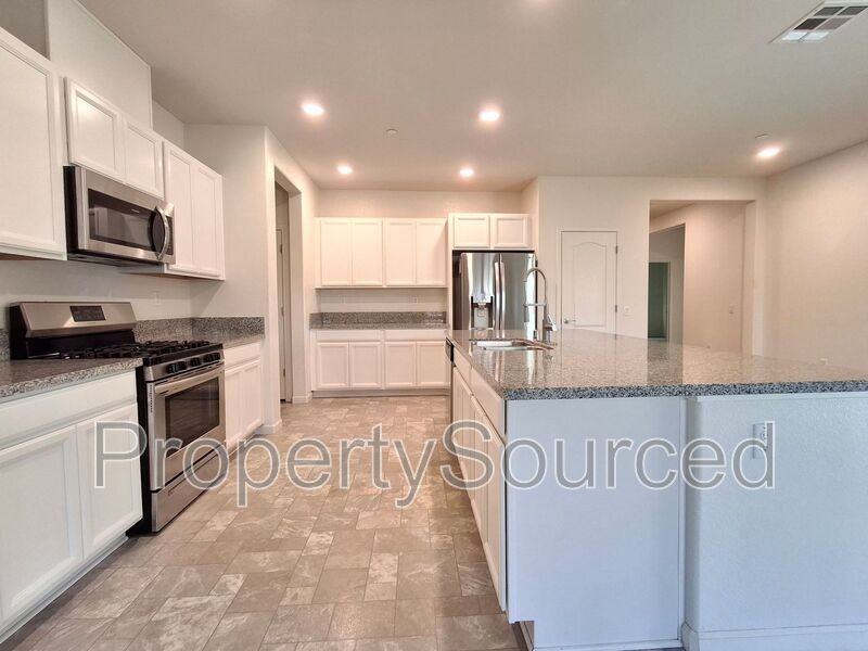 2687 Taft Ave - Photo 3 of 25