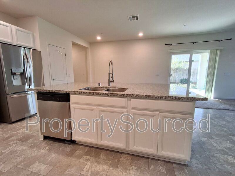 2687 Taft Ave - Photo 5 of 25