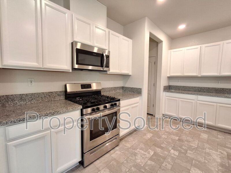 2687 Taft Ave - Photo 6 of 25