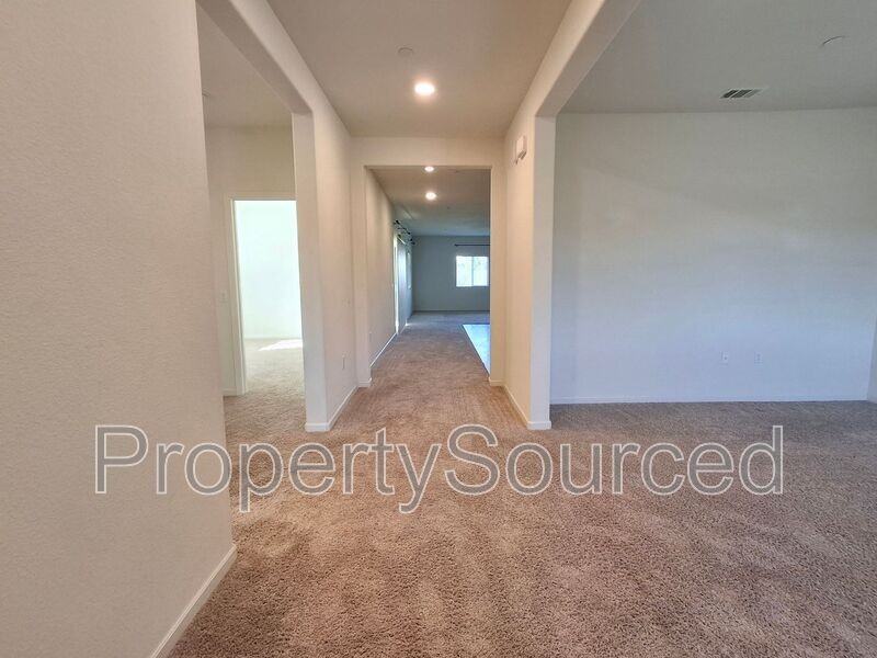 2687 Taft Ave - Photo 7 of 25