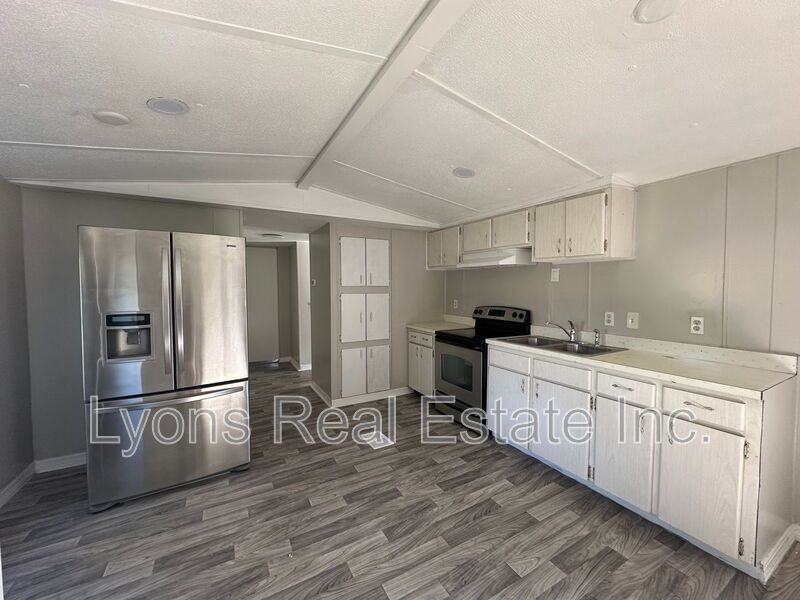 8135 Tolles Dr - Photo 3 of 20