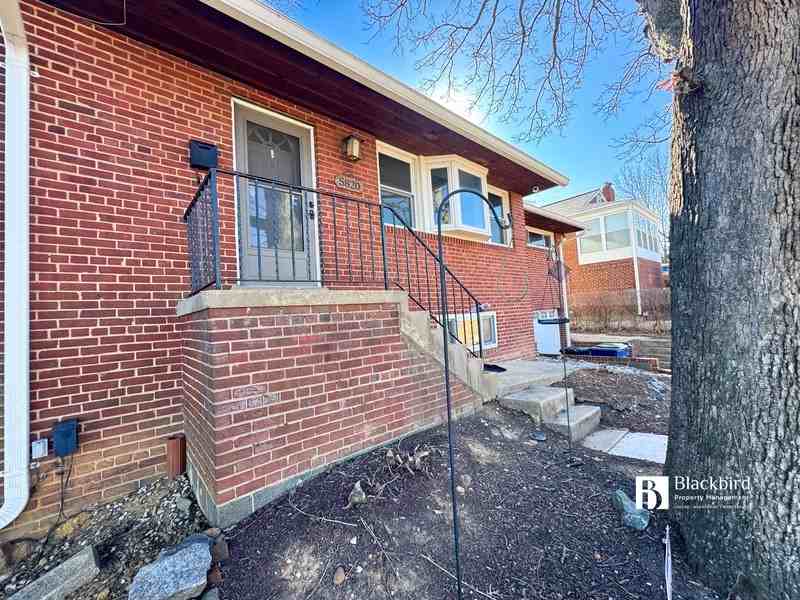 5820 Woodland Dr - Photo 3 of 37