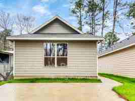 featured image of 11593 Persimmon St