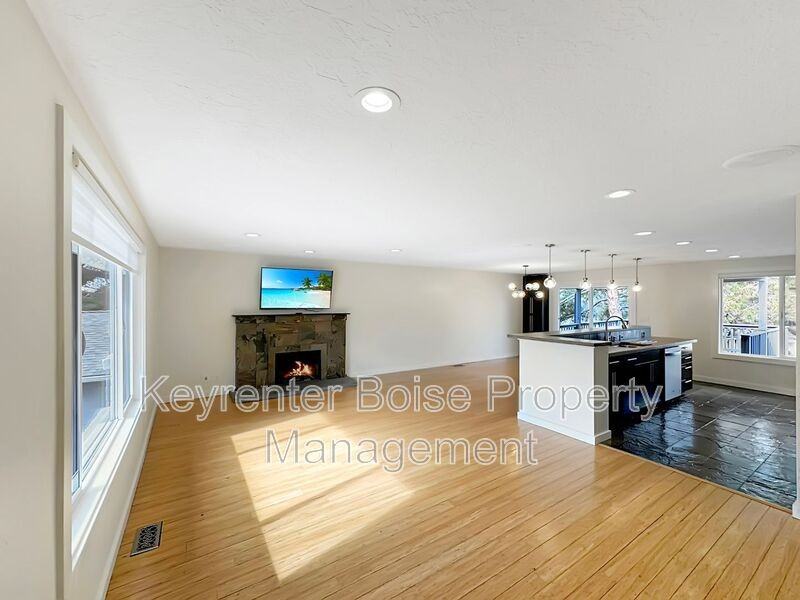 3262 W Scenic Dr - Photo 2 of 29