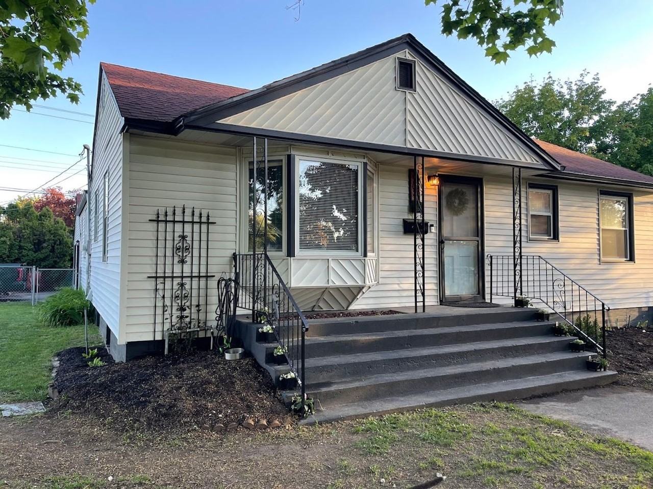 3703 W Rockwell Ave - Photo 2 of 45