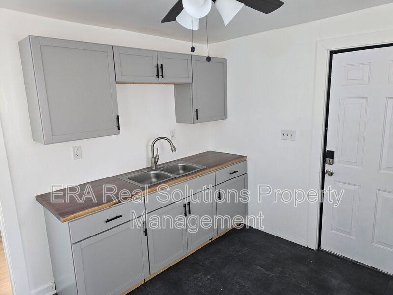 2124 Forestdale Ave - Photo 5 of 17