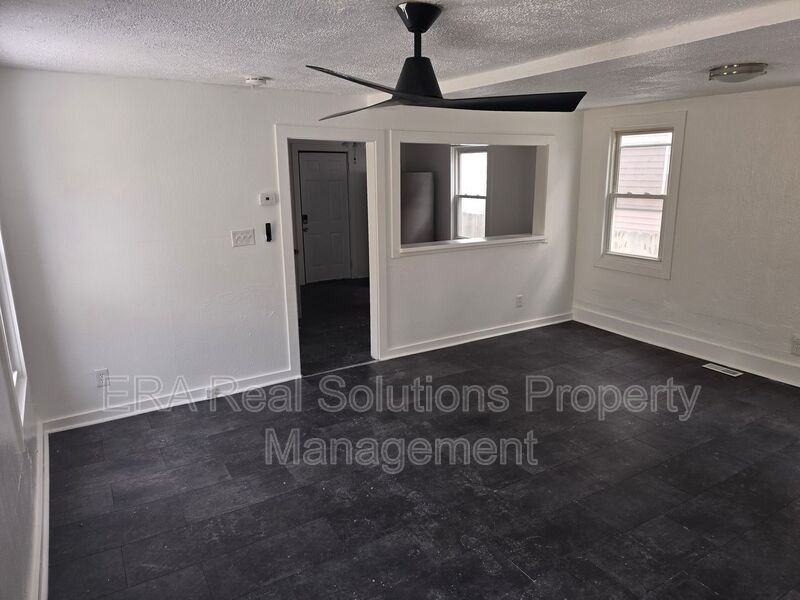 2124 Forestdale Ave - Photo 7 of 14