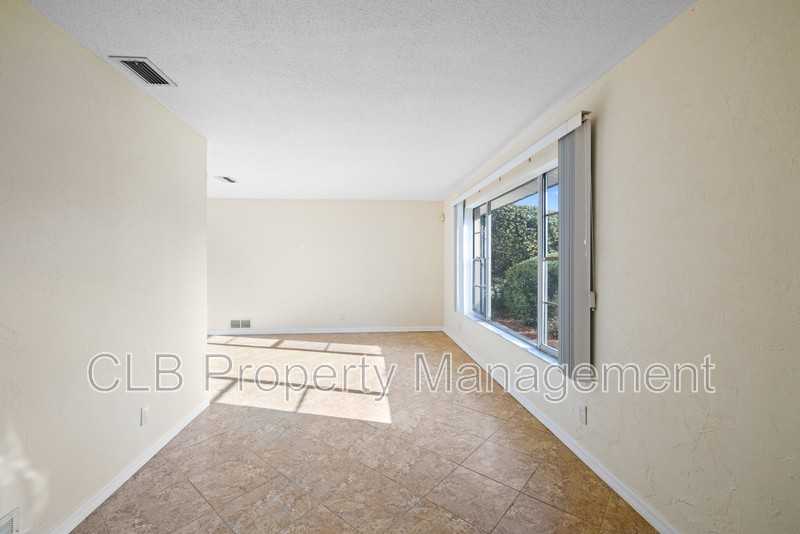 1436 Suwanee Rd - Photo 5 of 26