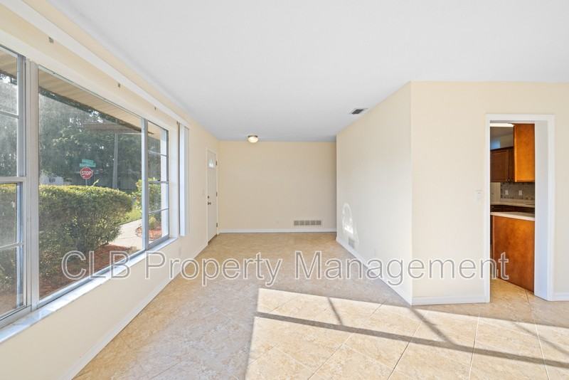 1436 Suwanee Rd - Photo 6 of 26