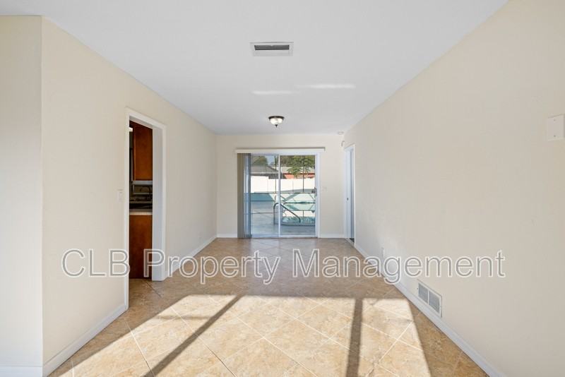 1436 Suwanee Rd - Photo 7 of 26