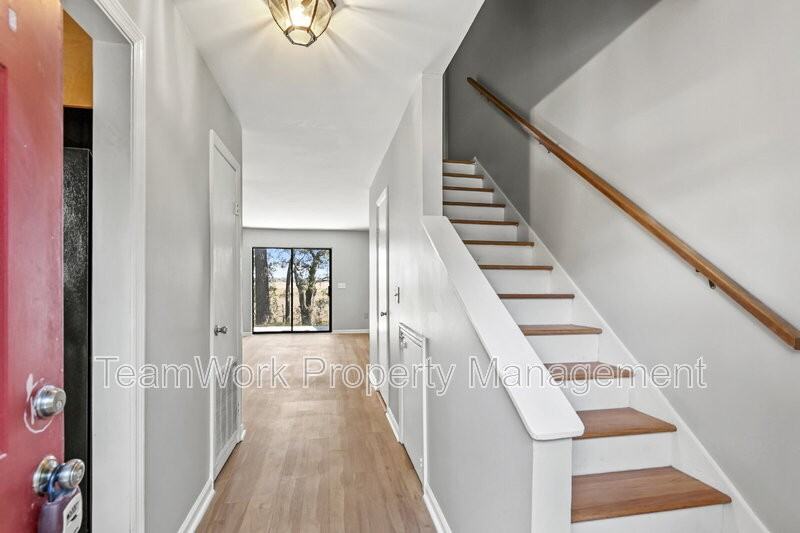 604 Saint Charles Ct - Photo 2 of 18