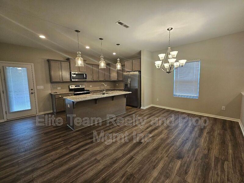 411 Copes Ct - Photo 3 of 27