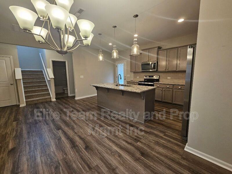 411 Copes Ct - Photo 4 of 27