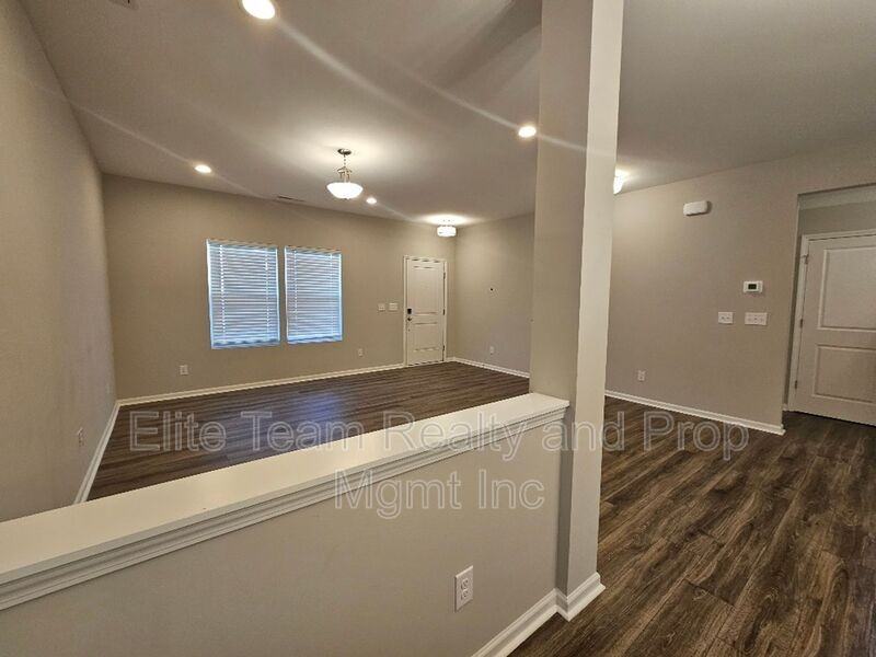 411 Copes Ct - Photo 6 of 27
