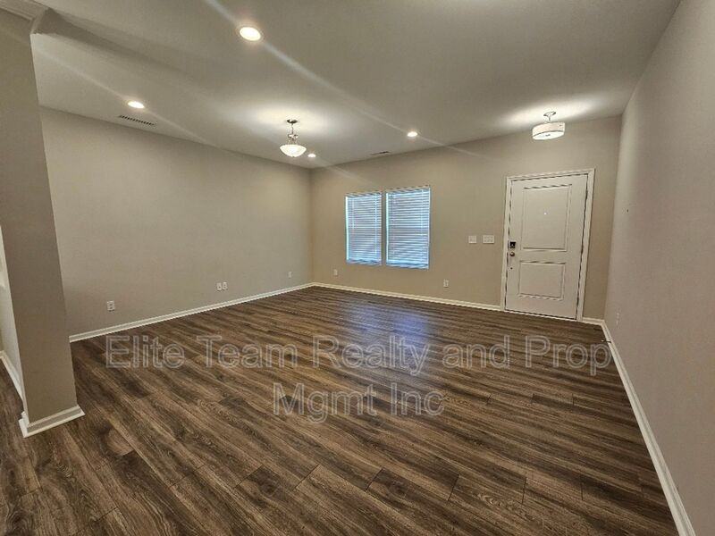 411 Copes Ct - Photo 7 of 27