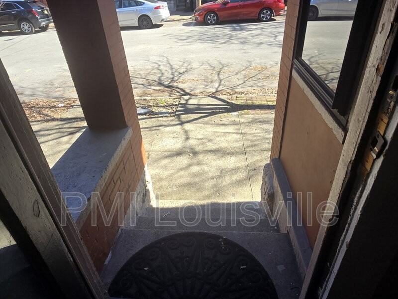 1206 Garvin Pl - Photo 4 of 17