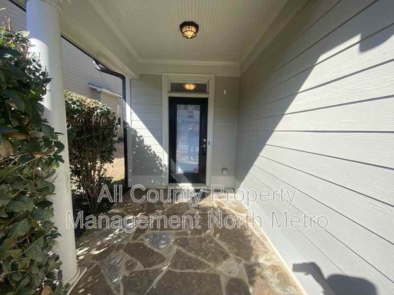 302 Garden Cir - Photo 3 of 17