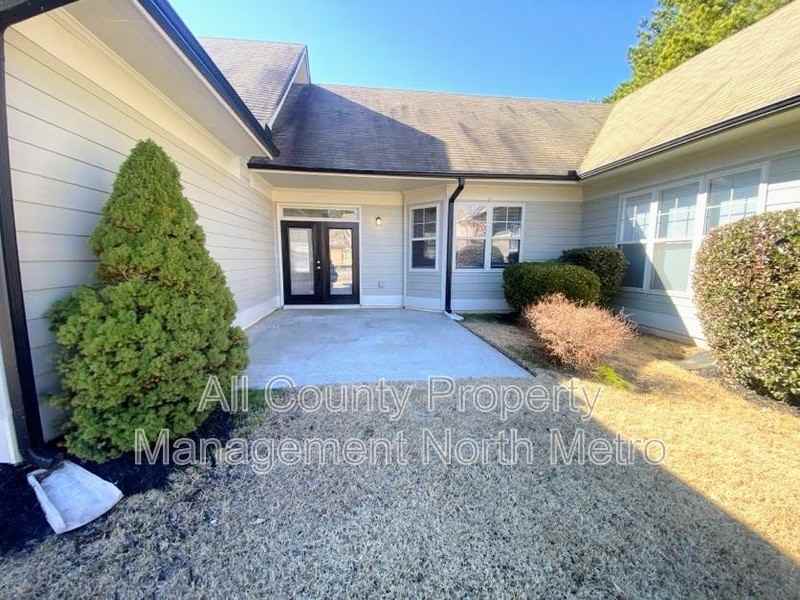 302 Garden Cir - Photo 4 of 17