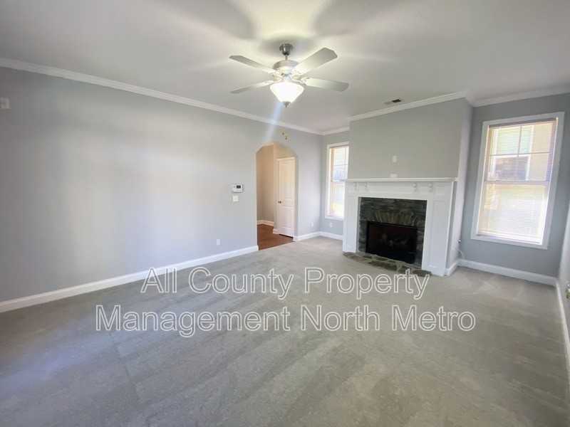 302 Garden Cir - Photo 6 of 17
