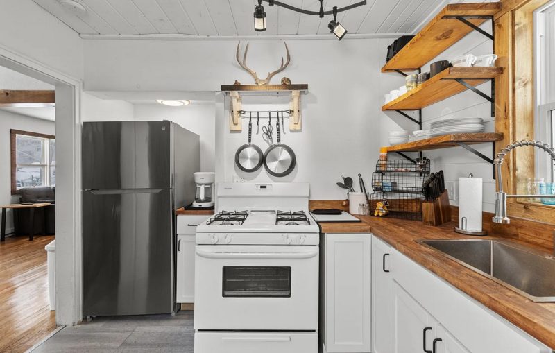 215 Billings Ave - Photo 3 of 11