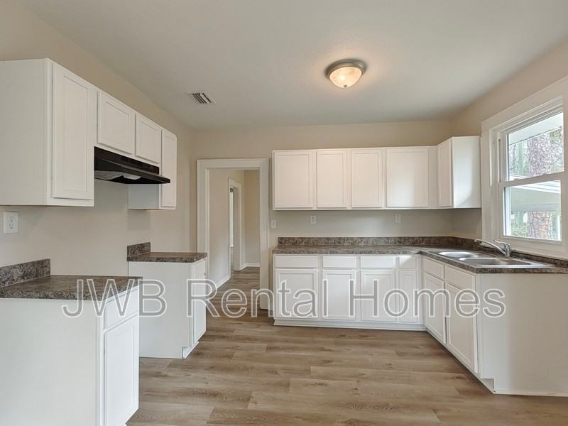 1804 Davidson St - Photo 2 of 7